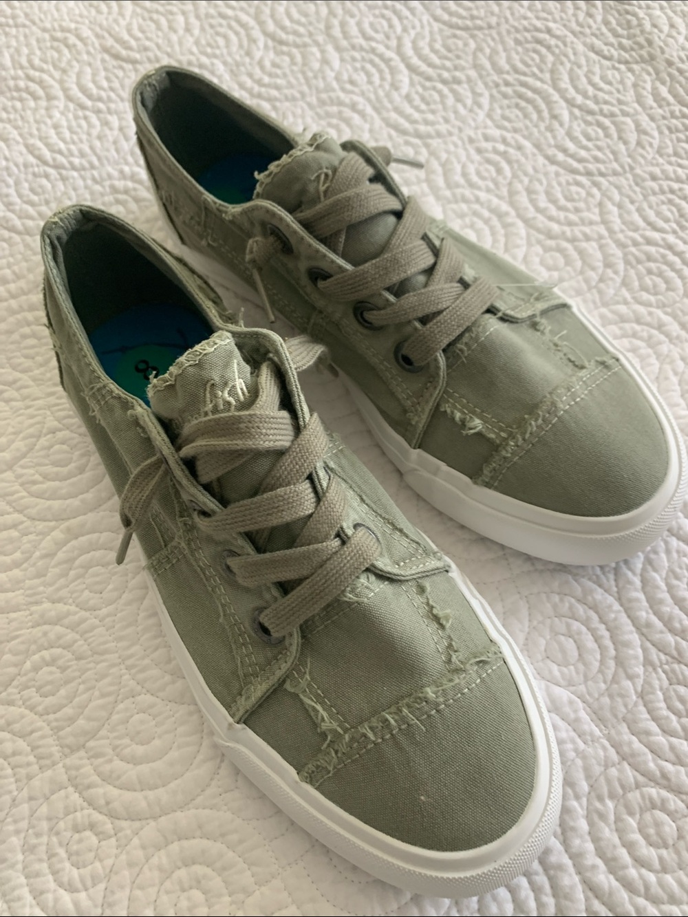 Blowfish tennis shoes pale green size 8 - Picture 3 of 6